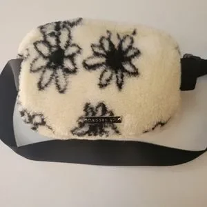 Madden Girl | Bags | Madden Girl Plush Belt Bag Nwot | Poshmark Madden Girl Cream Beltbag NWOT main image 1